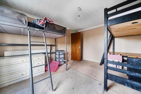 6 Chilham Close, Frimley, Camberley, GU16 9YA
