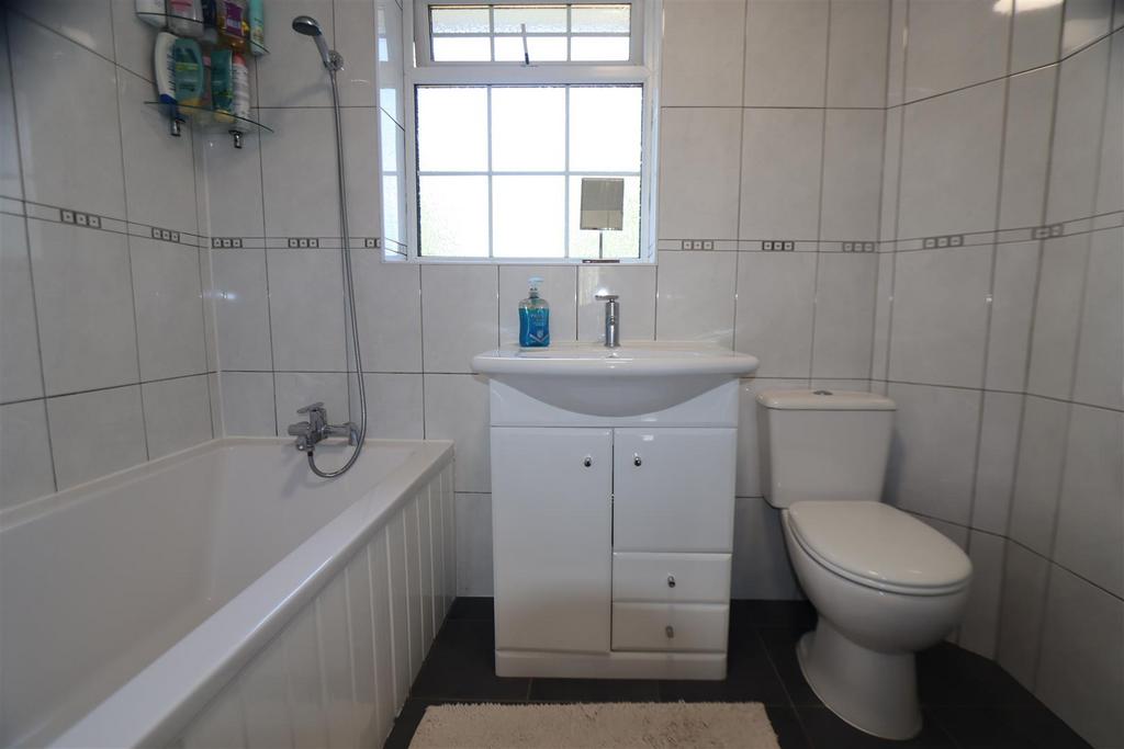 Bathroom.JPG