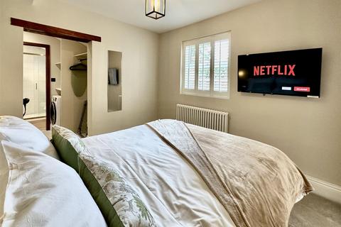 Studio to rent, Portland Street, York