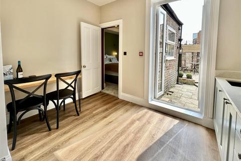 Studio to rent, Portland Street, York