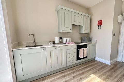 Studio to rent, Portland Street, York