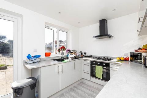 3 bedroom semi-detached house to rent, Old Road East, Kent DA12