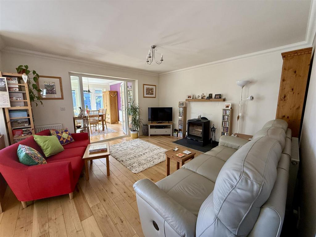 Sitting Area: