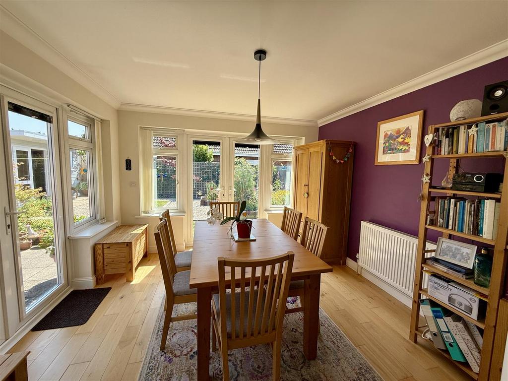 Dining Room: