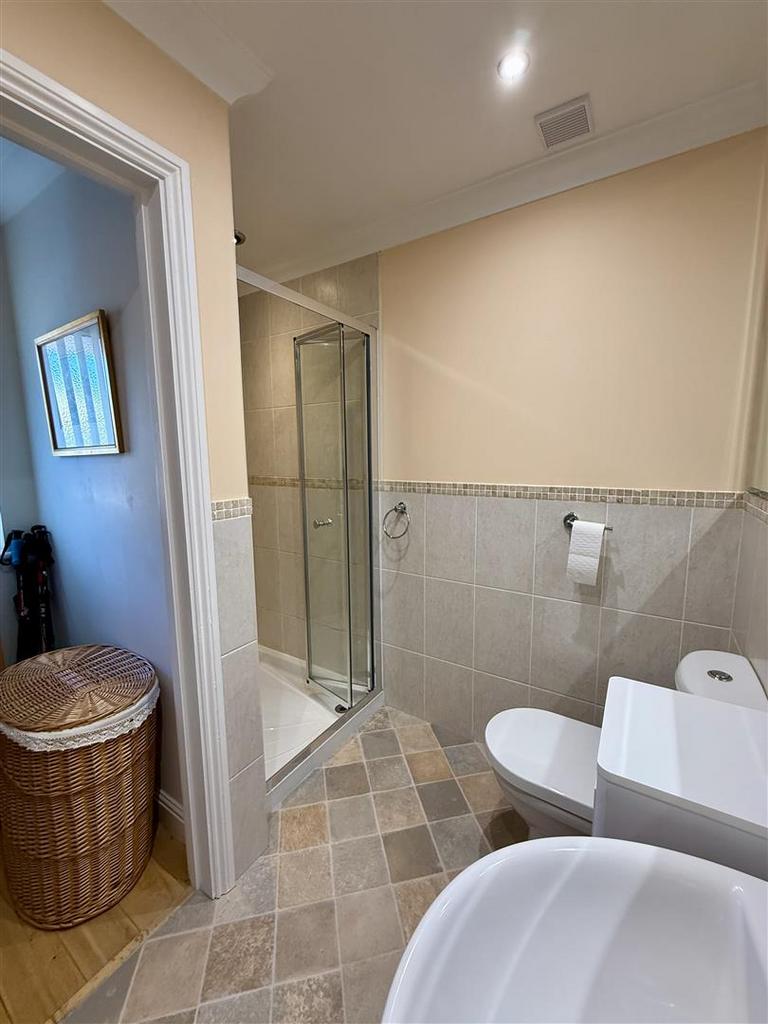 Shower Room: