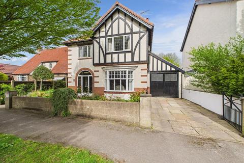 4 bedroom detached house for sale, 8 The Avenue, Driffield, YO25 5HS