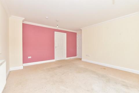 2 bedroom ground floor flat for sale, Meadowgate, Horsham RH12