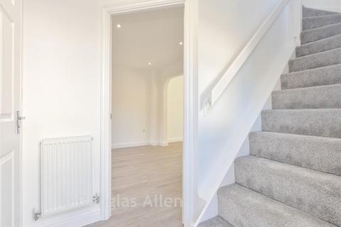 3 bedroom detached house for sale, Heather Gardens, Waltham Abbey EN9