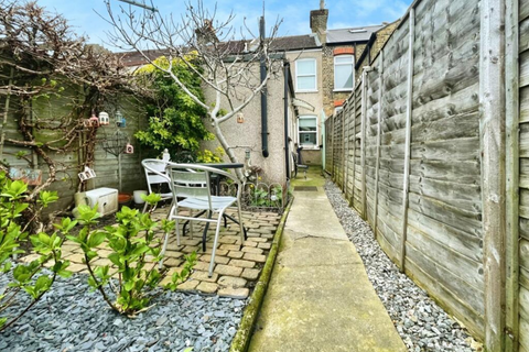 13 Mead Road, Gravesend, DA11 7PP