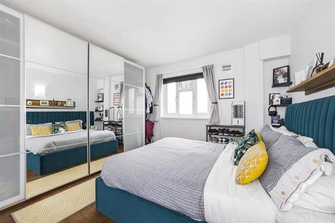 2 bedroom flat for sale, Lea Bridge Road, London E10