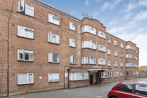undefined, Lea Bridge Road, London E10