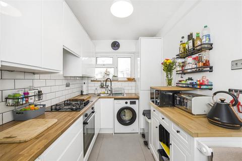 undefined, Lea Bridge Road, London E10