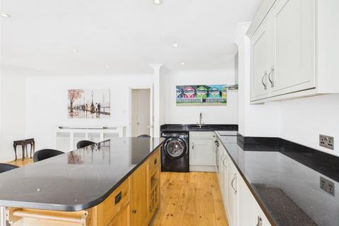 1 bedroom flat to rent, East Street, Brighton