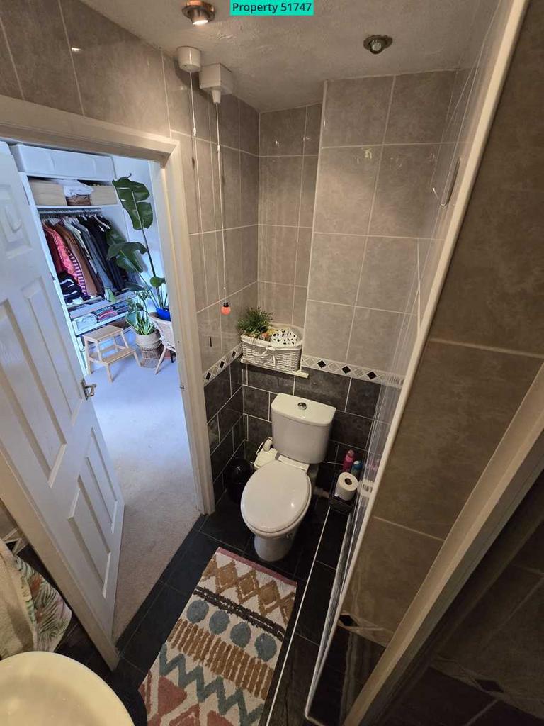 Bedroom 2 en-suite