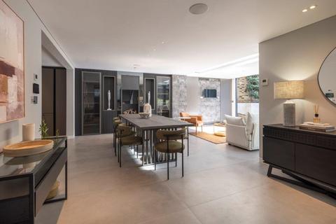 1 Blenheim Road, London, NW8 0LU