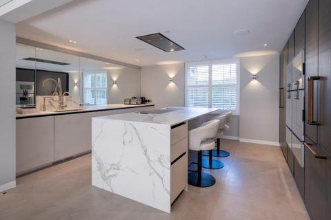 1 Blenheim Road, London, NW8 0LU