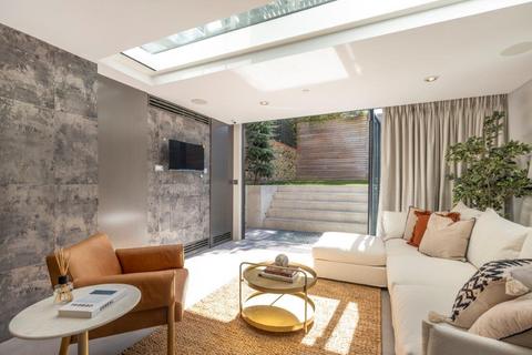 1 Blenheim Road, London, NW8 0LU