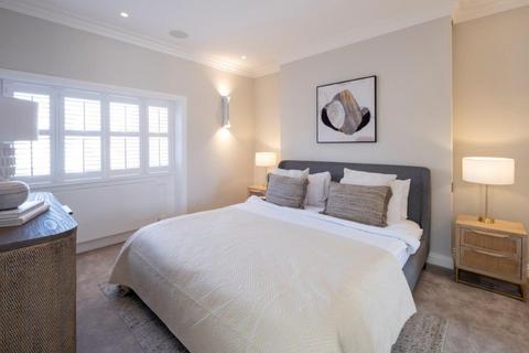 1 Blenheim Road, London, NW8 0LU