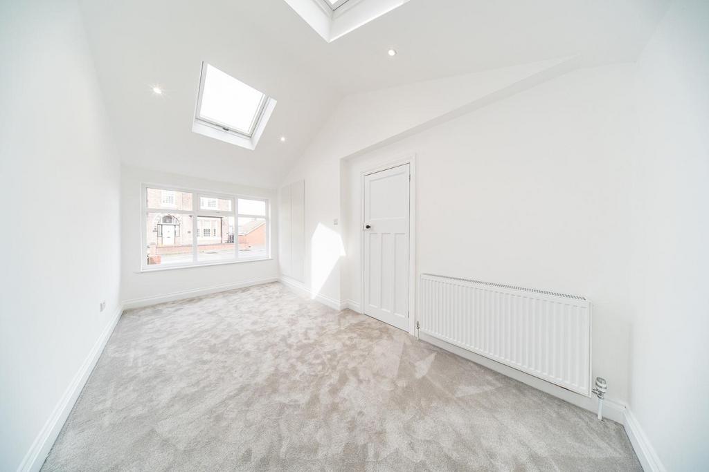 6 stanley crescent sitting room 2.jpg
