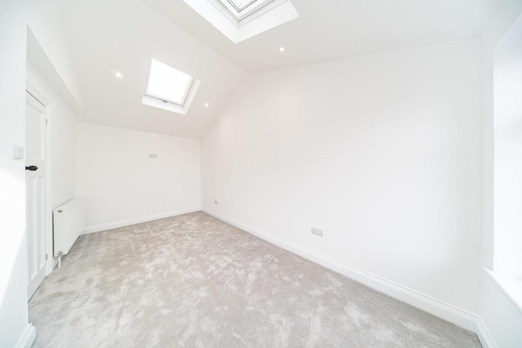 6 stanley crescent sitting room.jpg