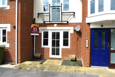 2 bedroom maisonette to rent, Wells Close, Portsmouth PO3