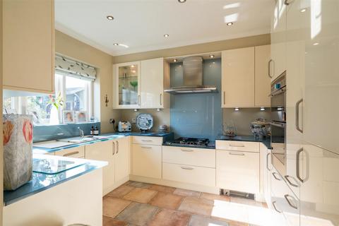 76 Broad Oaks Road, Solihull, B91 1HZ