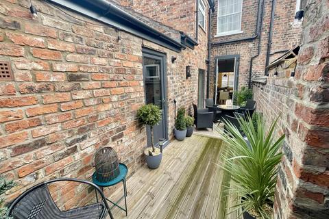 3 bedroom house to rent, George Street, York