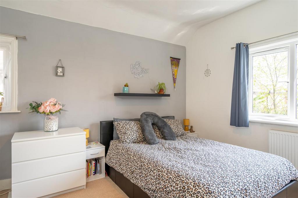 Bedroom 1.jpg