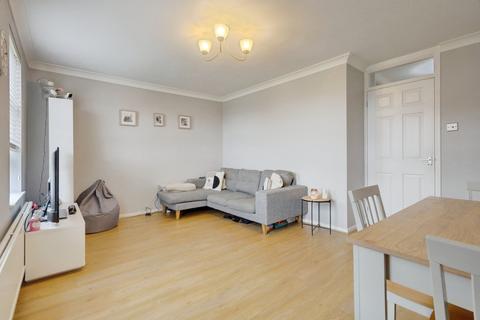 7, Cleveden House Broadlands, Benfleet, SS7 3BD