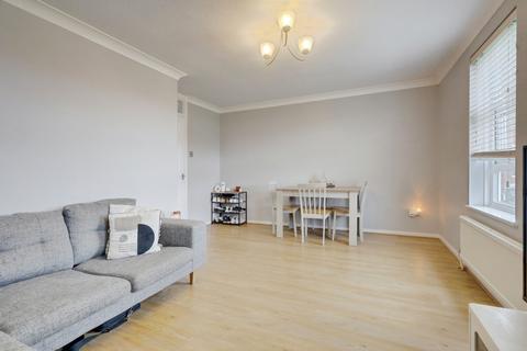 7, Cleveden House Broadlands, Benfleet, SS7 3BD