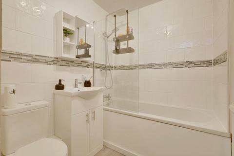 7, Cleveden House Broadlands, Benfleet, SS7 3BD