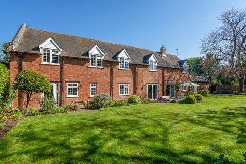 The Coach House Chestnut Square, Wellesbourne, Warwick, CV35 9QR