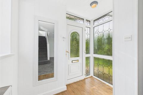 3 bedroom semi-detached house to rent, Sycamore Avenue, Manchester M29