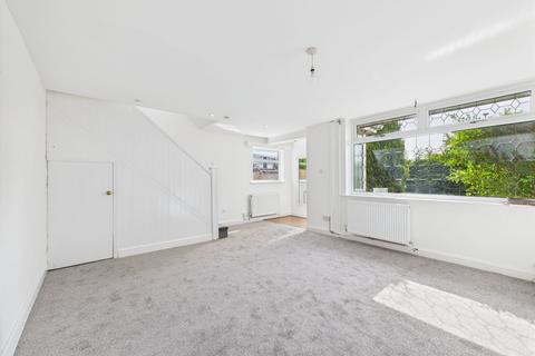 3 bedroom semi-detached house to rent, Sycamore Avenue, Manchester M29