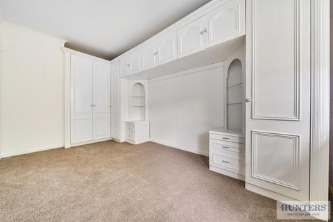 24 Dolphin Close, London, SE28 8PY