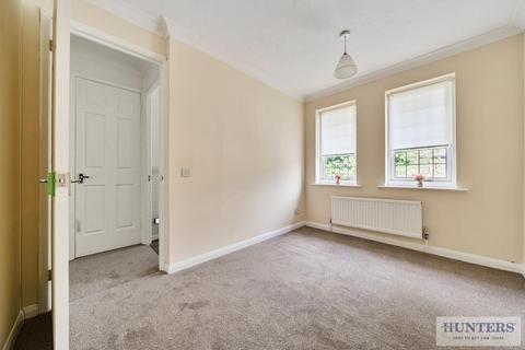 24 Dolphin Close, London, SE28 8PY