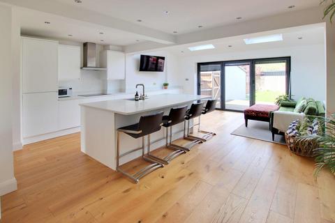 1 Brookside Way, Croydon, CR0 7RR