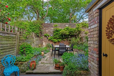 21 Sutherland Road, London, W4 2QR