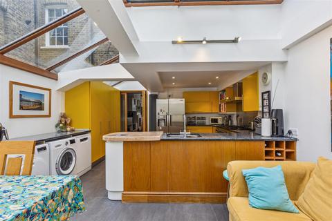 21 Sutherland Road, London, W4 2QR