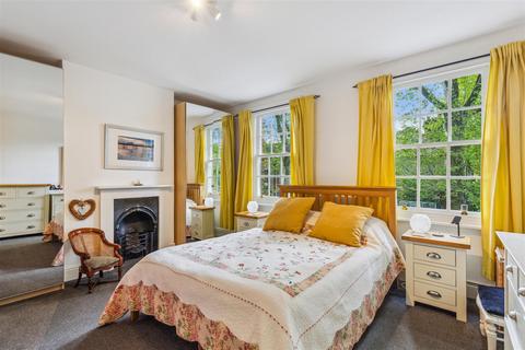 21 Sutherland Road, London, W4 2QR