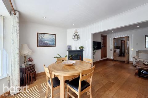 3 bedroom semi-detached house for sale, Coggeshall Road, Colchester