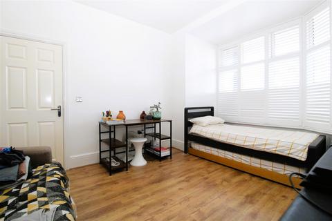 3 bedroom semi-detached house for sale, Stanley Road, Broadstairs