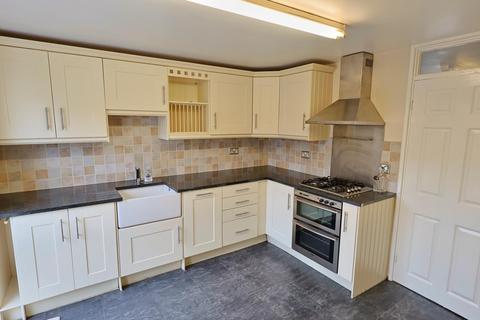 3 bedroom house to rent, Rubens Close, Whoberley, Coventry, CV5 8LU - Large Three Bed Terraced with Solar Panels