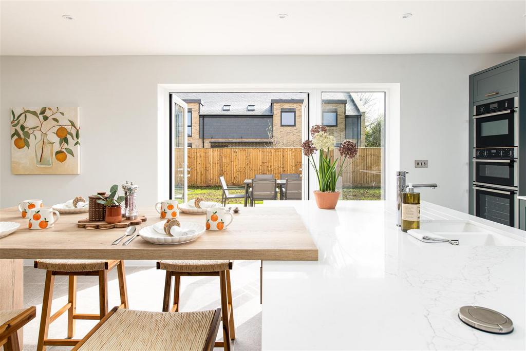 Kitchen 5.jpg