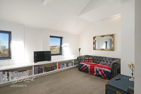 2 bedroom flat for sale, Lewisham Way, SE4 1XF