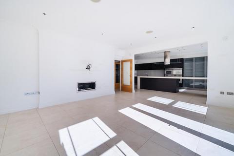 5 bedroom detached house for sale, Wentworth Estate