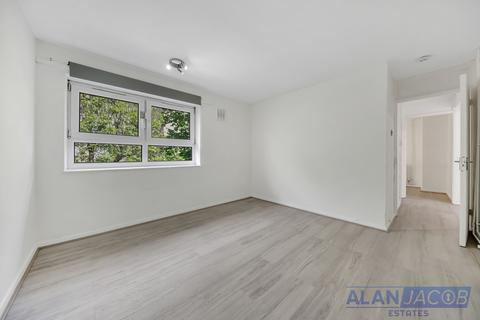 3 bedroom flat to rent, Paul Street, London E15