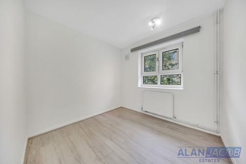 3 bedroom flat to rent, Paul Street, London E15