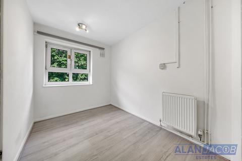 3 bedroom flat to rent, Paul Street, London E15