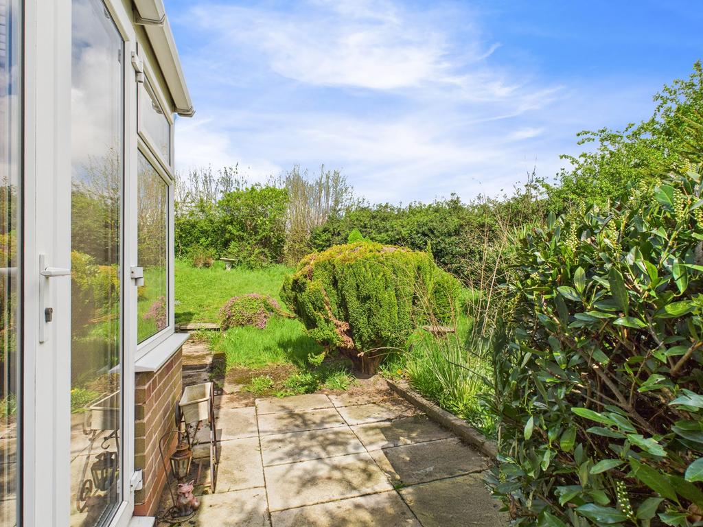 Side Garden with Patio